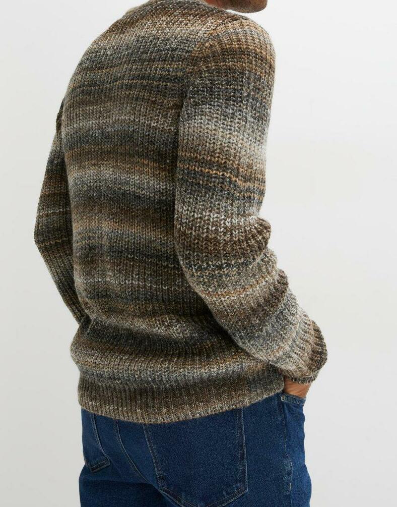 SWETER W PASKI