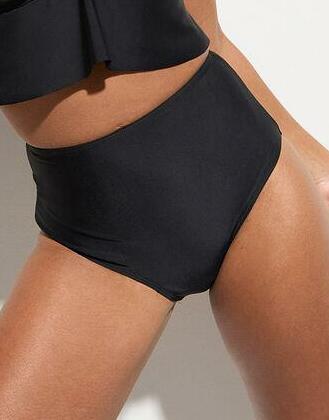 czarny dół od bikini