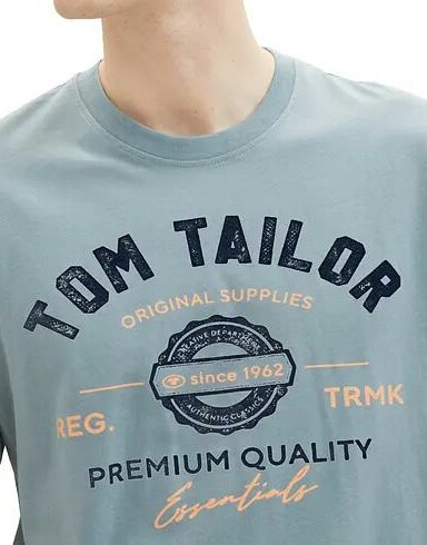 T-SHIRT Z NADRUKIEM