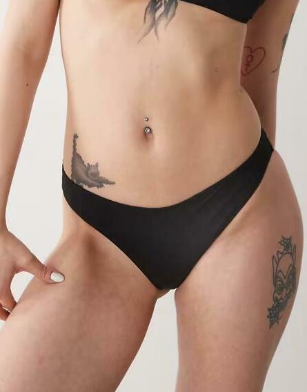CZARNY DÓŁ OD BIKINI