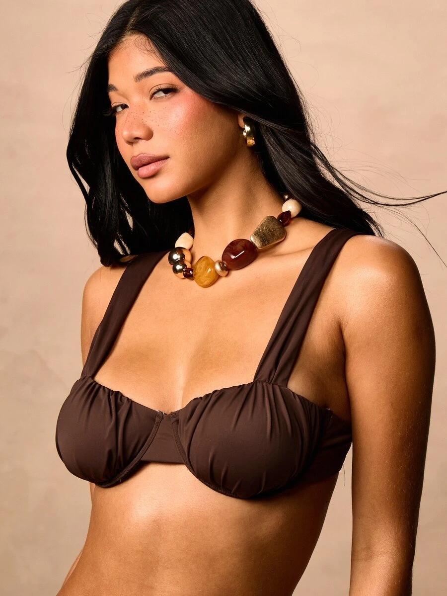 brązowa góra bikini