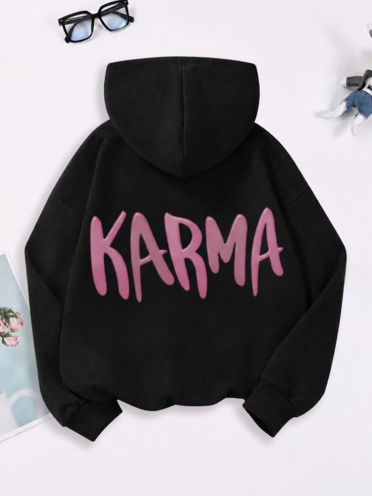 czarna bluza z kapturem napis karma