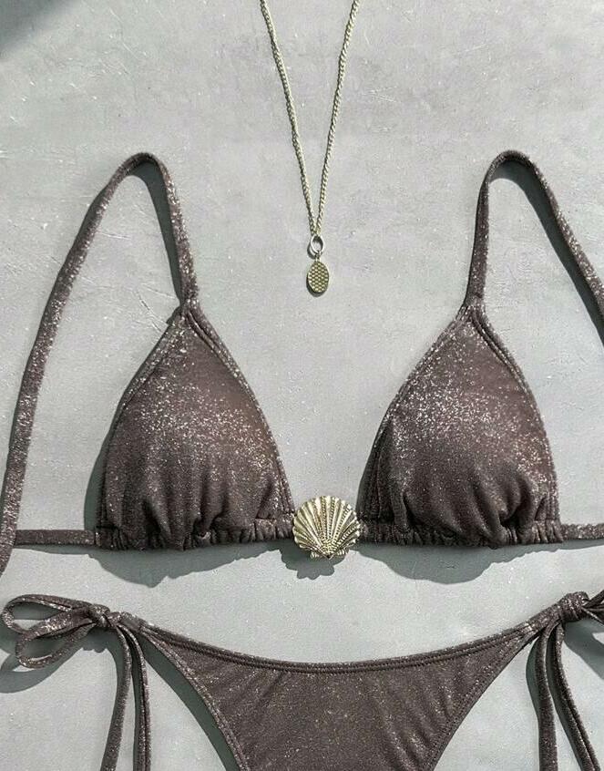 brązowa góra od bikini