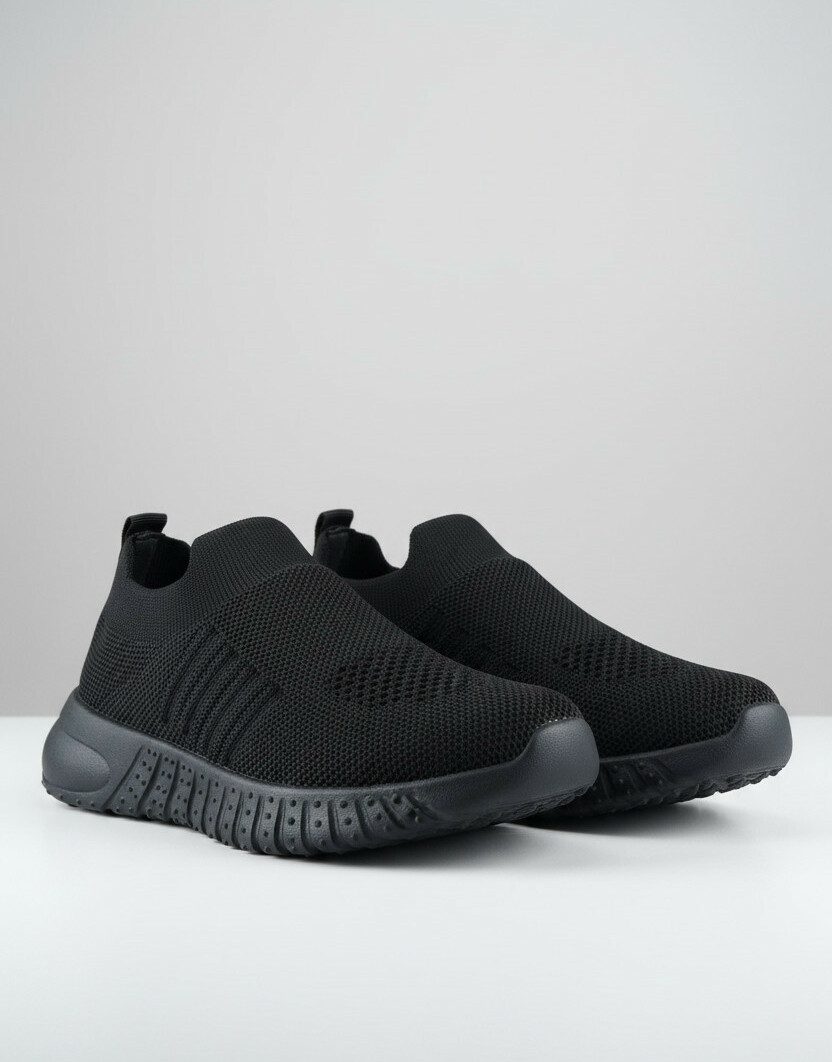 wsuwane czarne buty sportowe