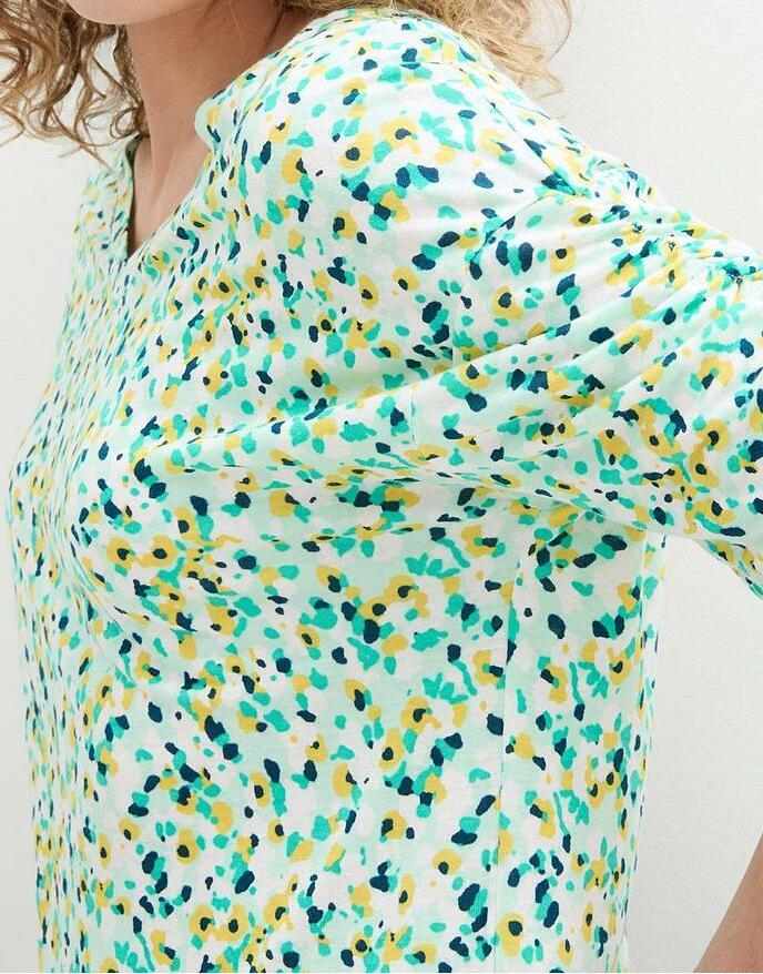 LUŹNA BLUZKA PLUS SIZE Z DEKOLTEM V WISKOZA KRÓTKI RĘKAW