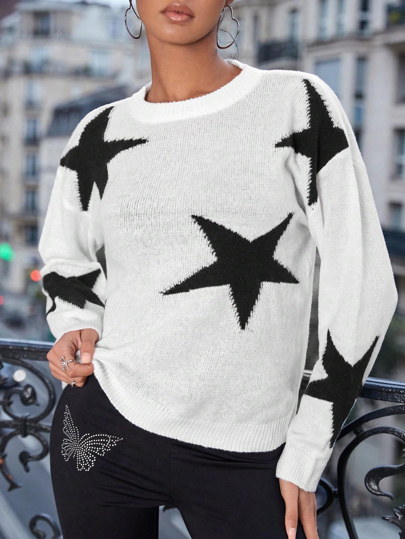 luźny cienki biały sweter kontrastowe gwiazdy 