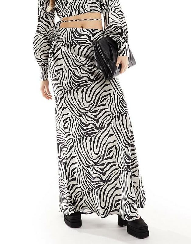 maxi satynowa spódnica zebra print