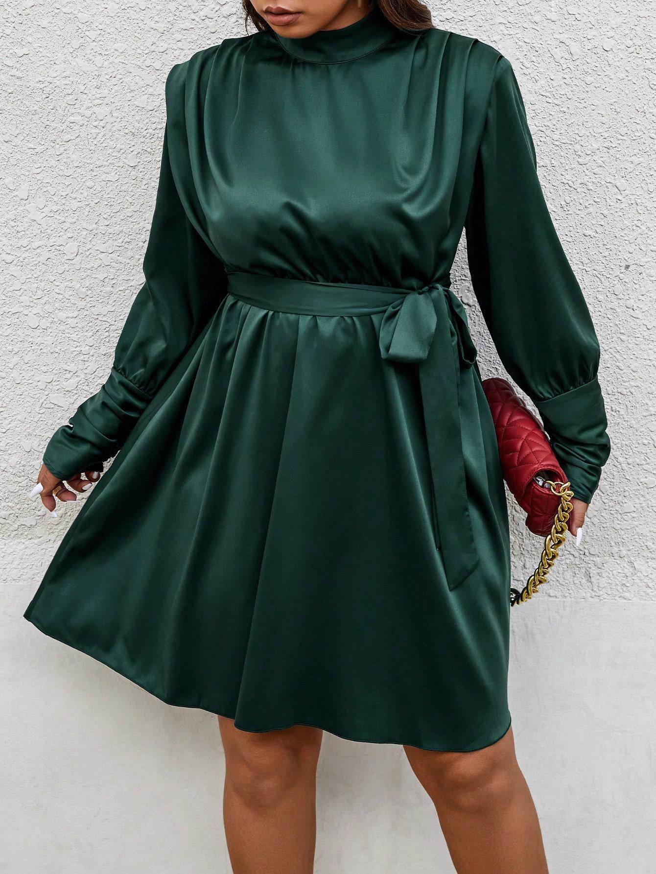 zielona satynowa mini sukienka długi rękaw stójka