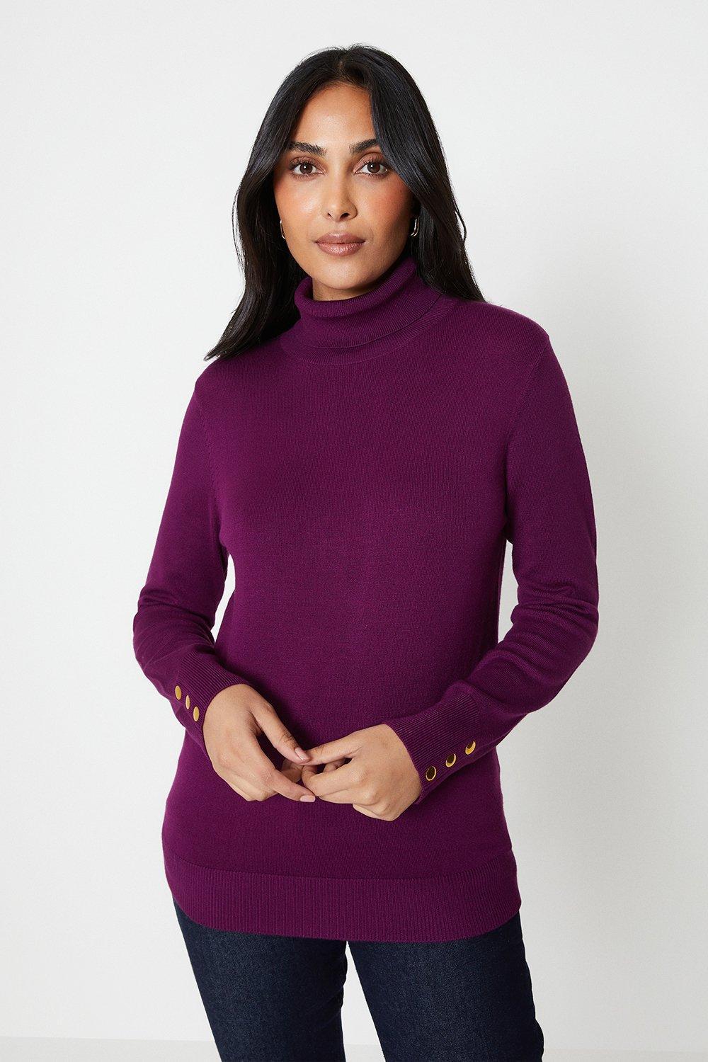 fioletowy sweter z golfem zdobienie złote guziki