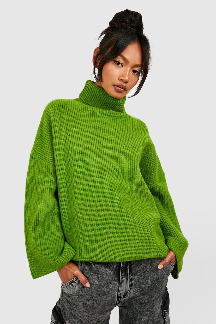zielony sweter oversize golf