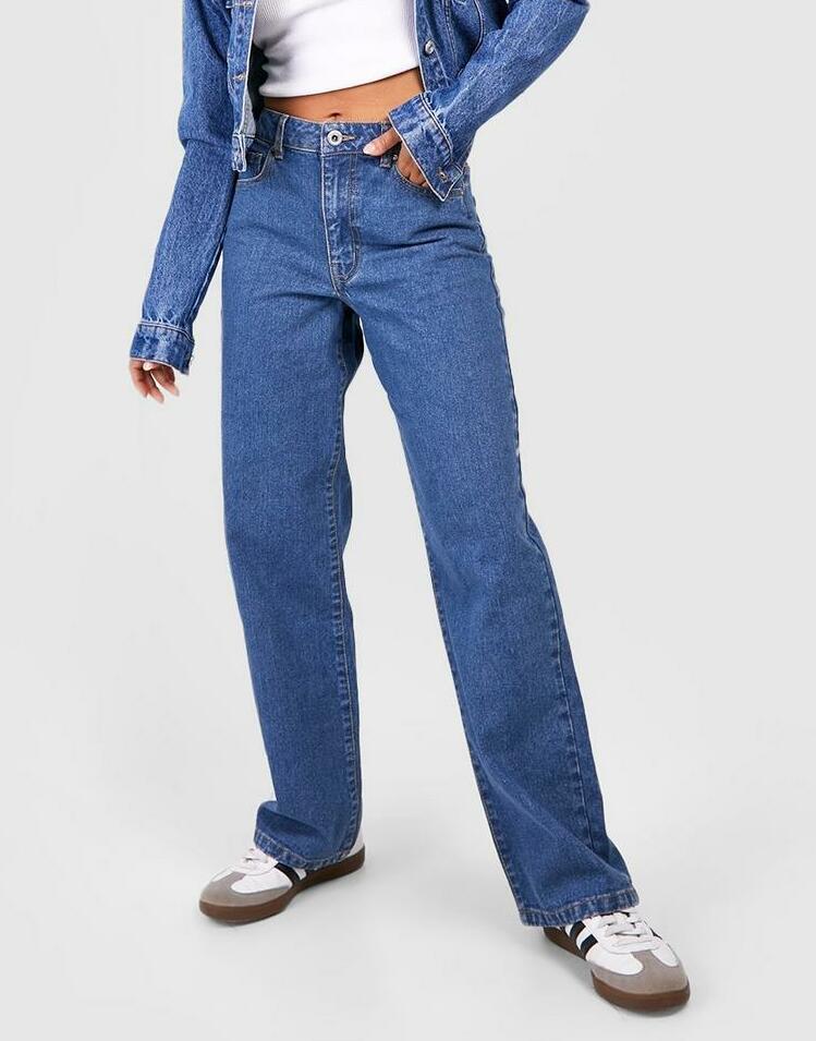 niebieskie spodnie jeans boyfriend