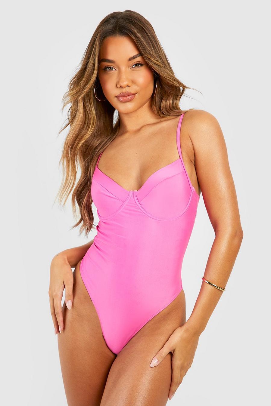 różowy jednoczęściowy kostium kąpielowy