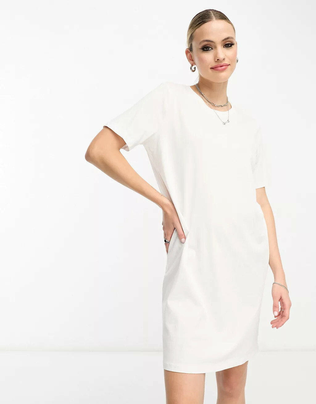 biała mini sukienka krótki rękaw