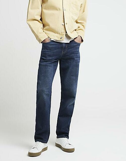 klasyczne niebieskie proste spodnie jeans guziki