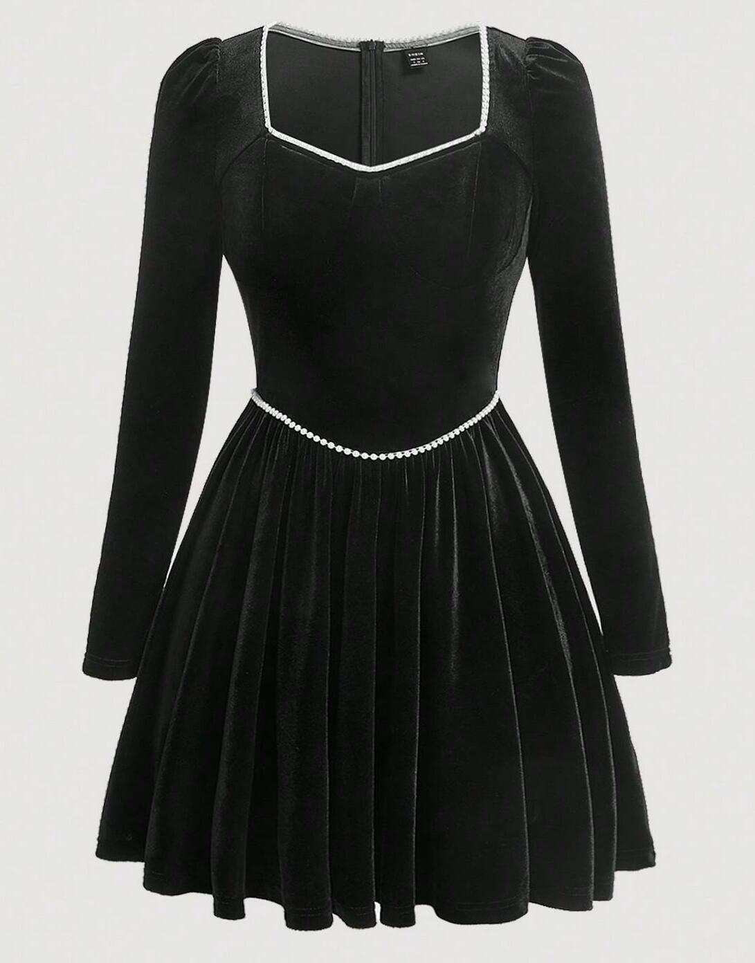 welurowa czarna mini sukienka perełki zdobienie
