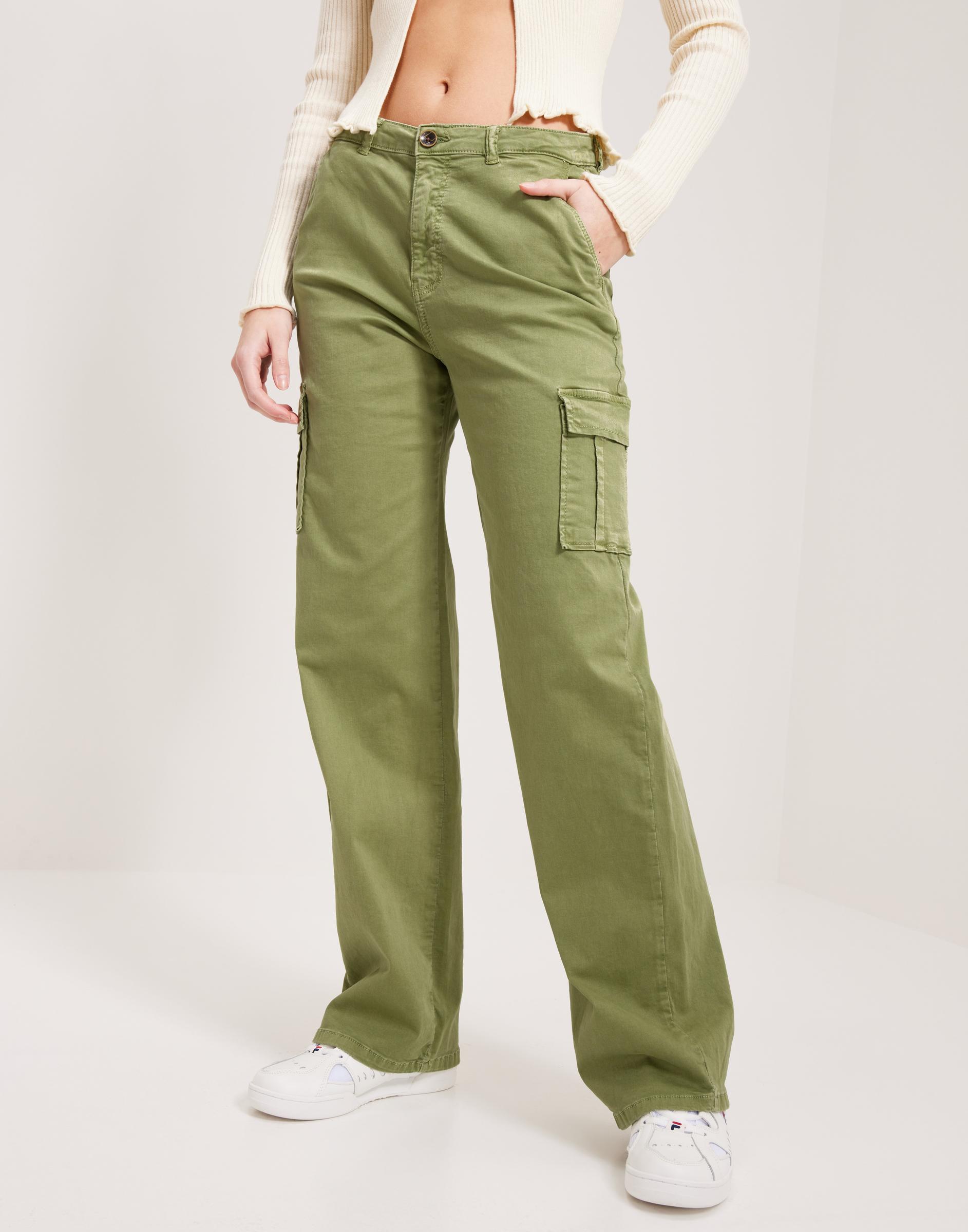 zielone spodnie cargo kieszenie