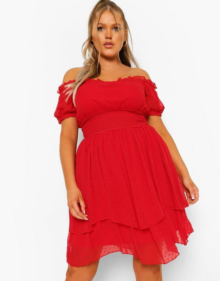 rozkloszowana czerwona mini sukienka tekstura