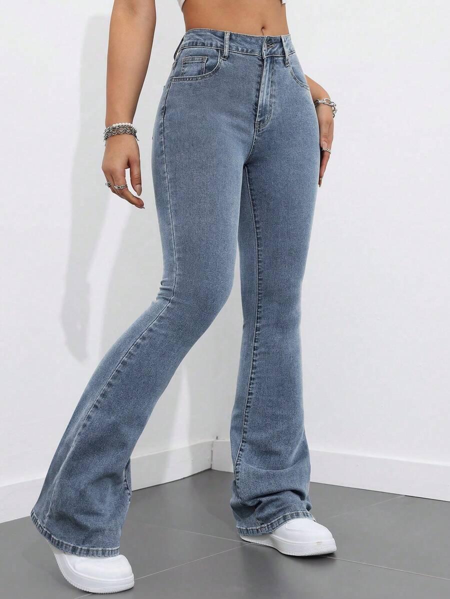 niebieskie spodnie jeans 