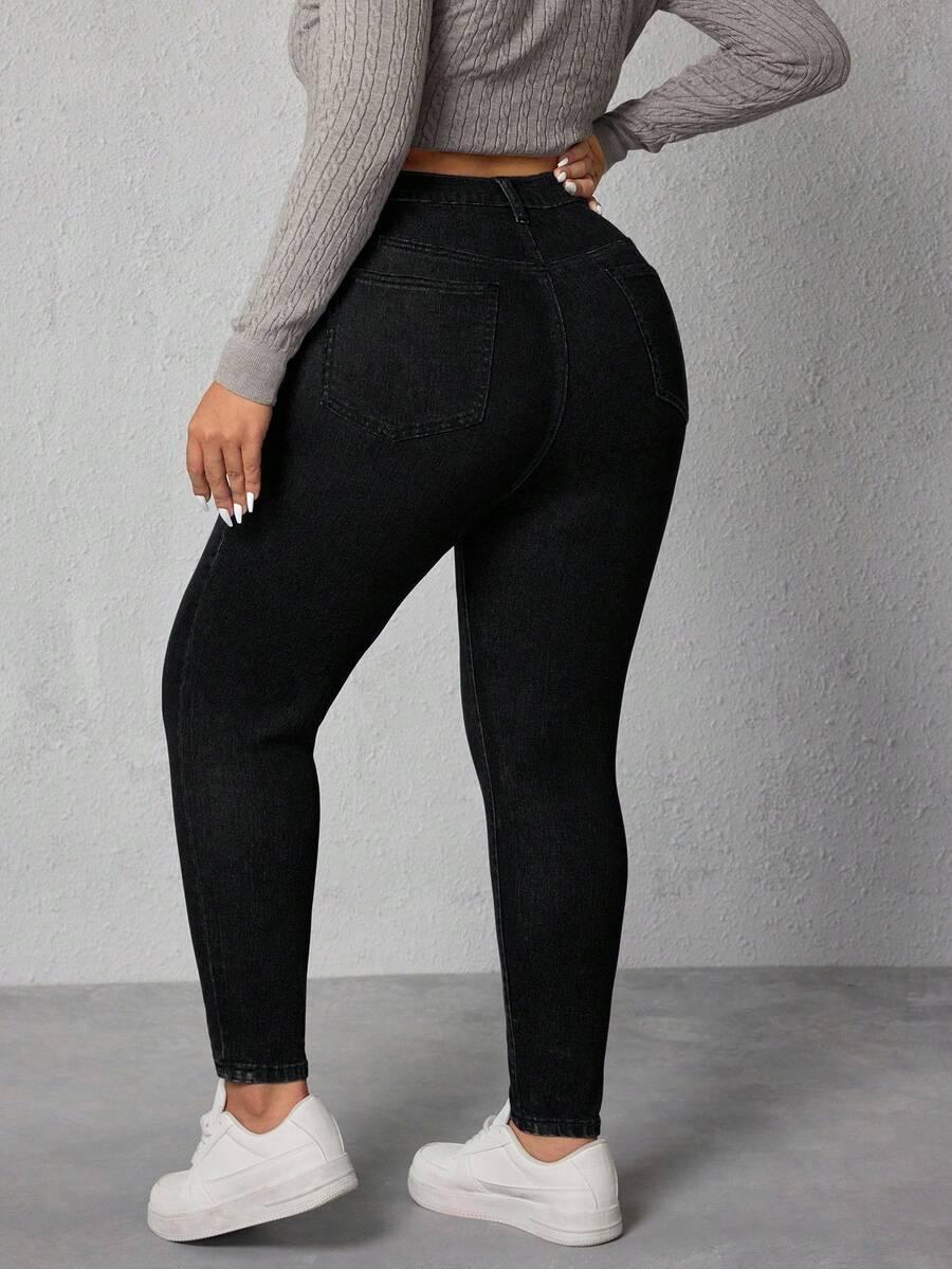 czarne spodnie jeans
