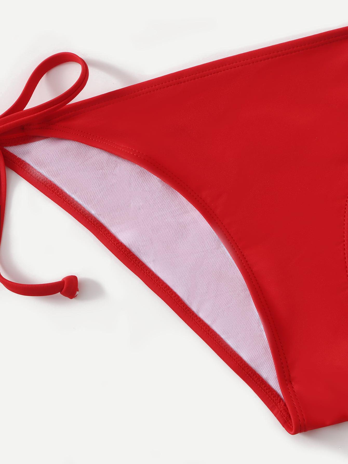czerwony dwuczęściowy kostium kąpielowy bikini