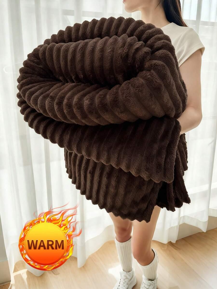 brązowy koc prążki
