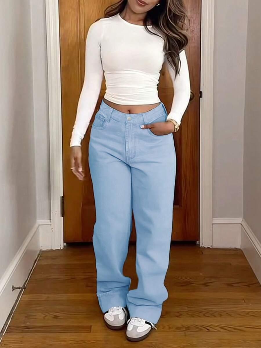 niebieskie spodnie jeans