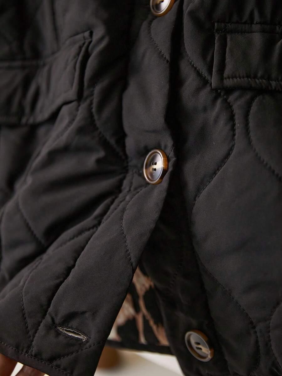 pikowana czarna kurtka animal print guziki