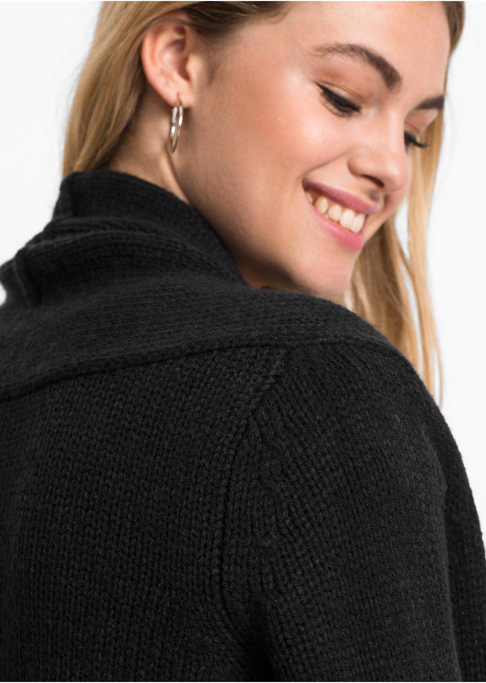 CZARNY SWETER NARZUTKA