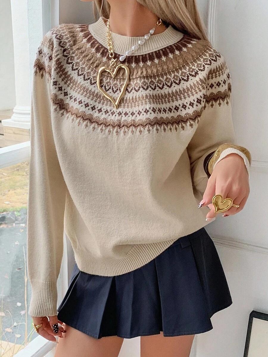 beżowy sweter okrągły dekolt