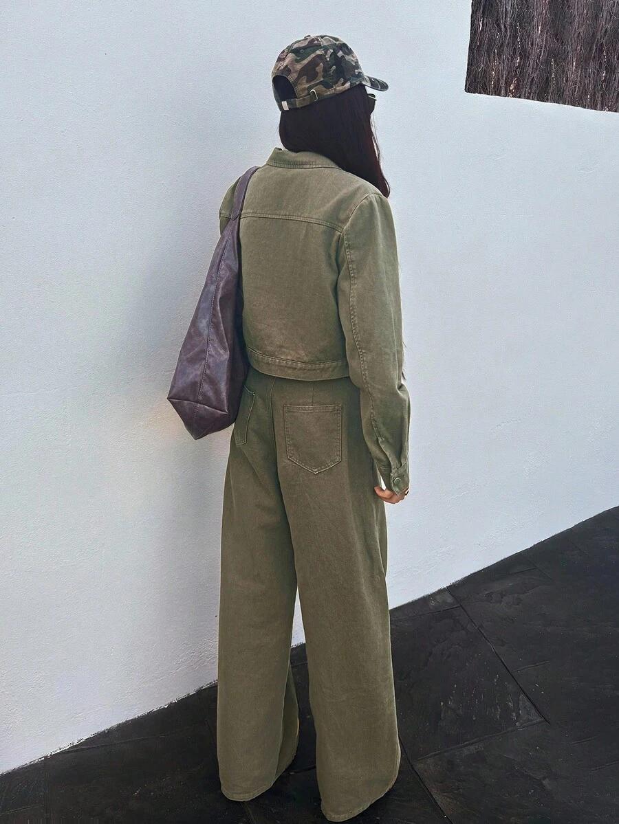 zielone spodnie jeans
