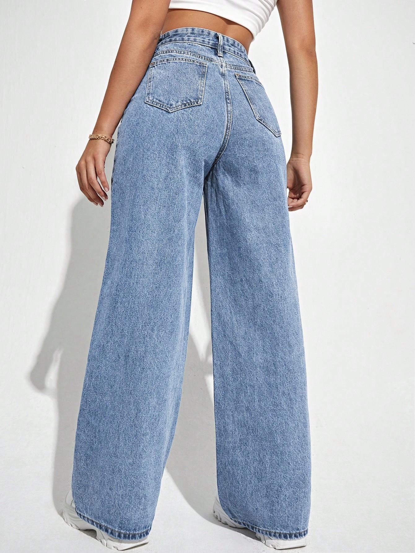 niebieskie spodnie jeans