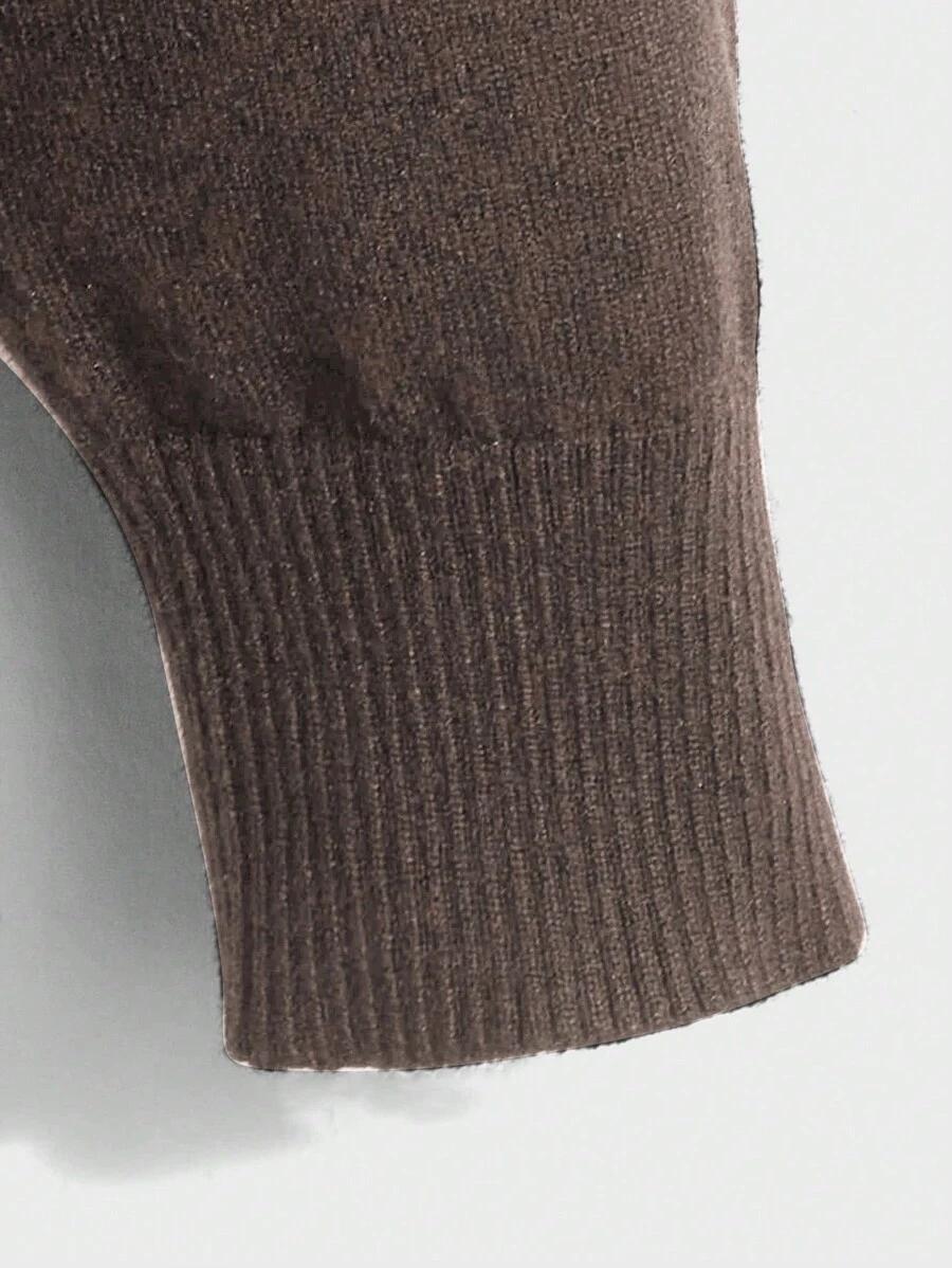 brązowy sweter okrągły dekolt