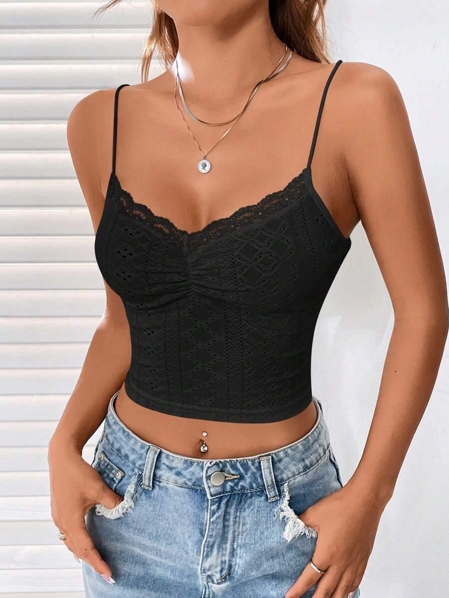 czarny crop top koronka
