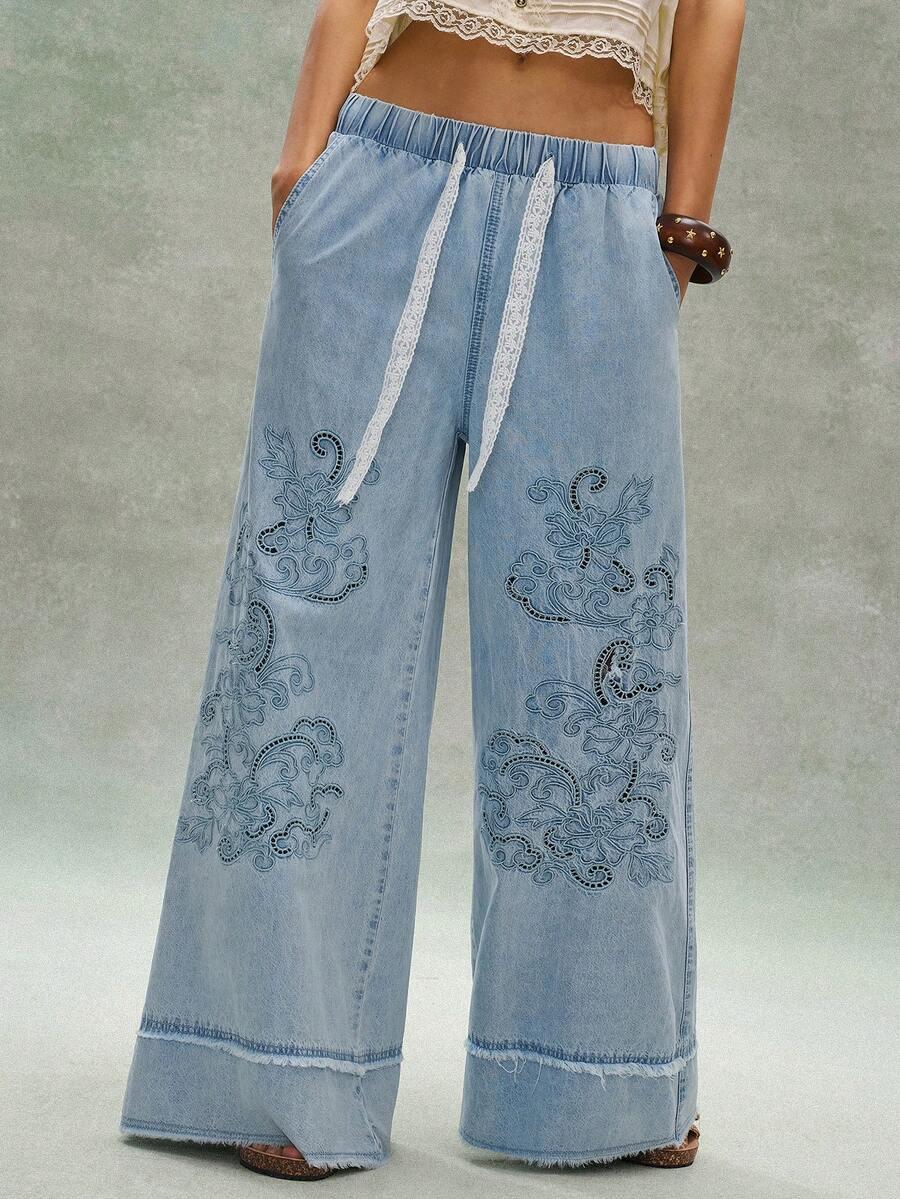 niebieskie spodnie jeans