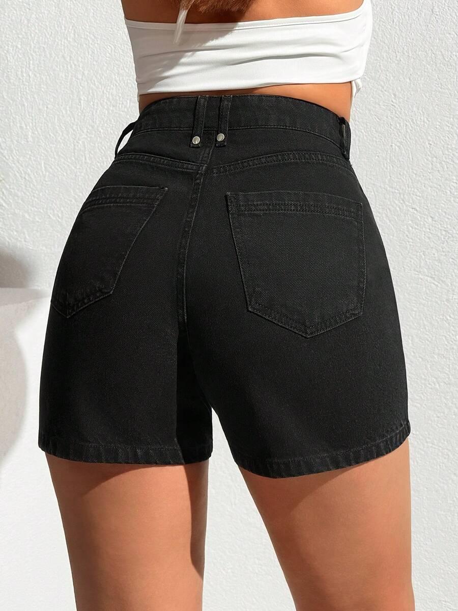 czarne spodenki jeans