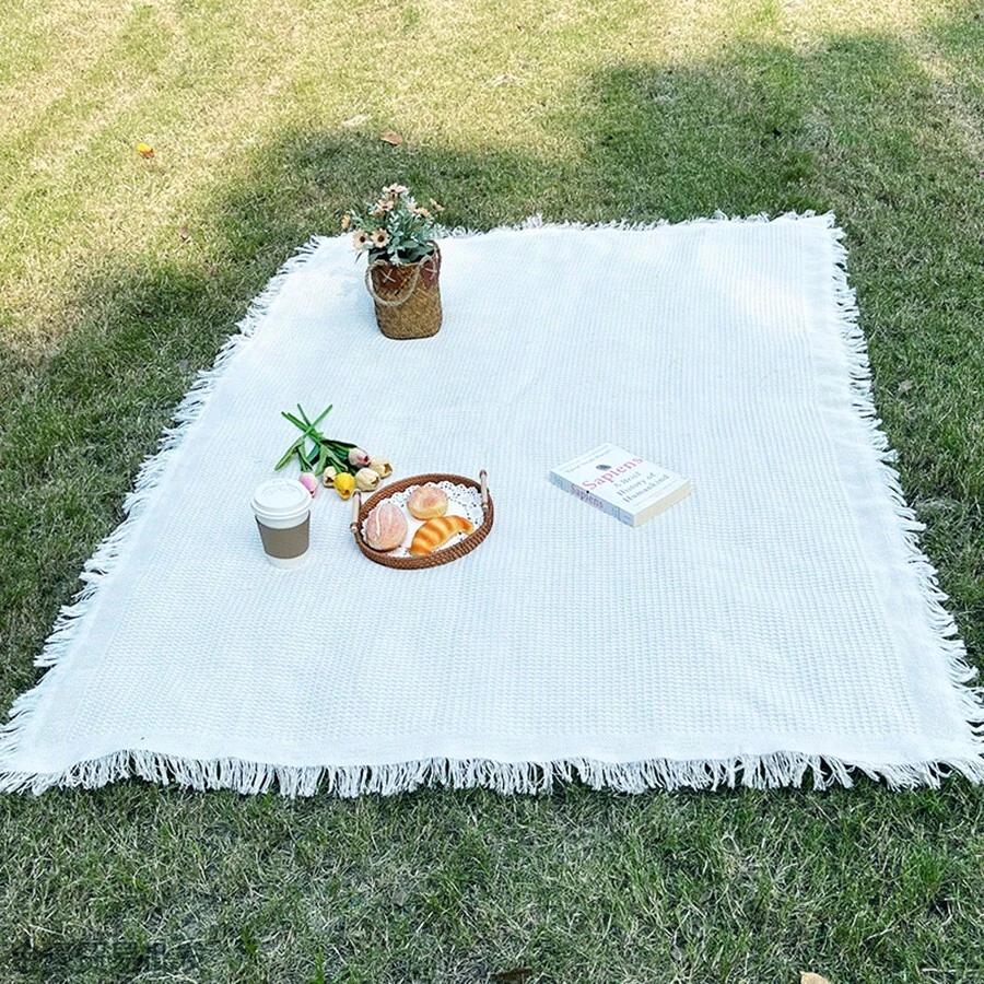 biały koc piknikowy