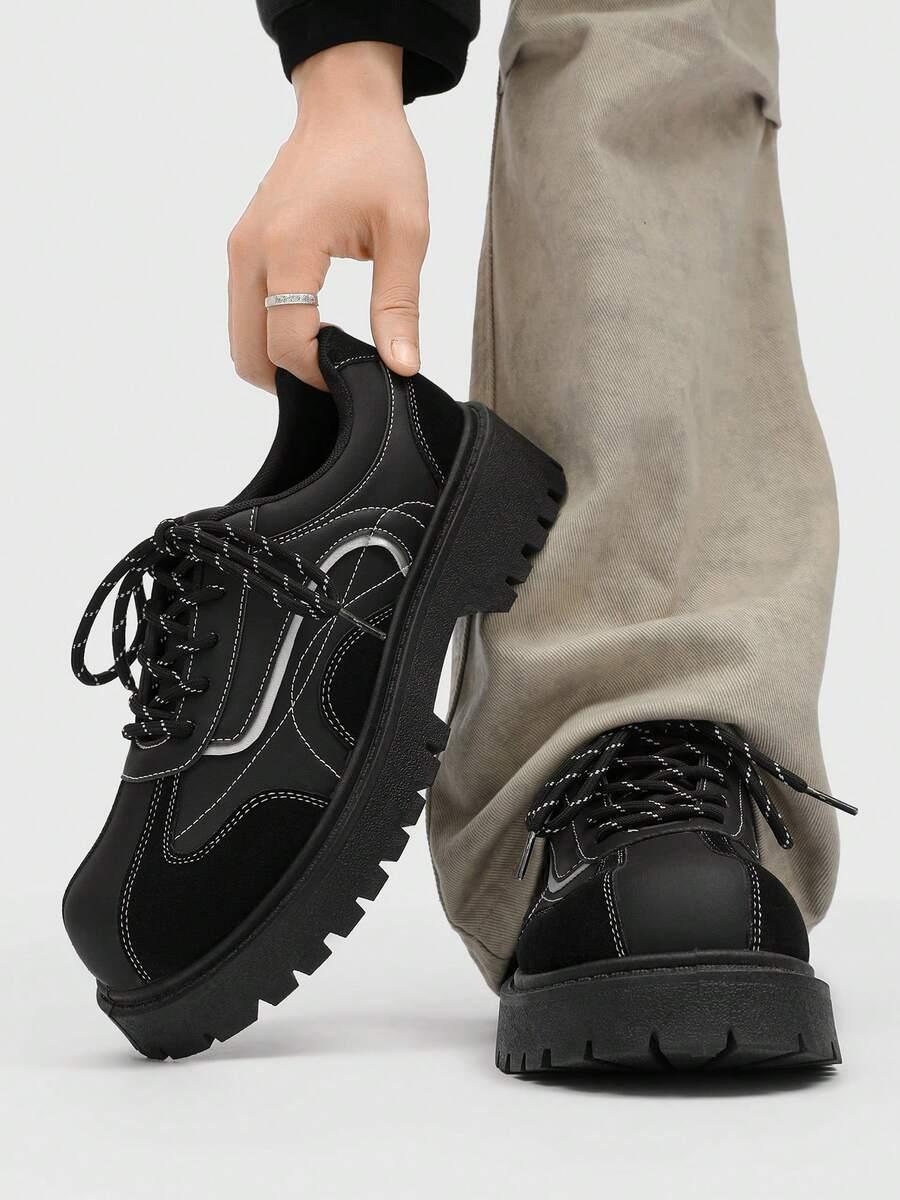 czarne sznurowane buty 