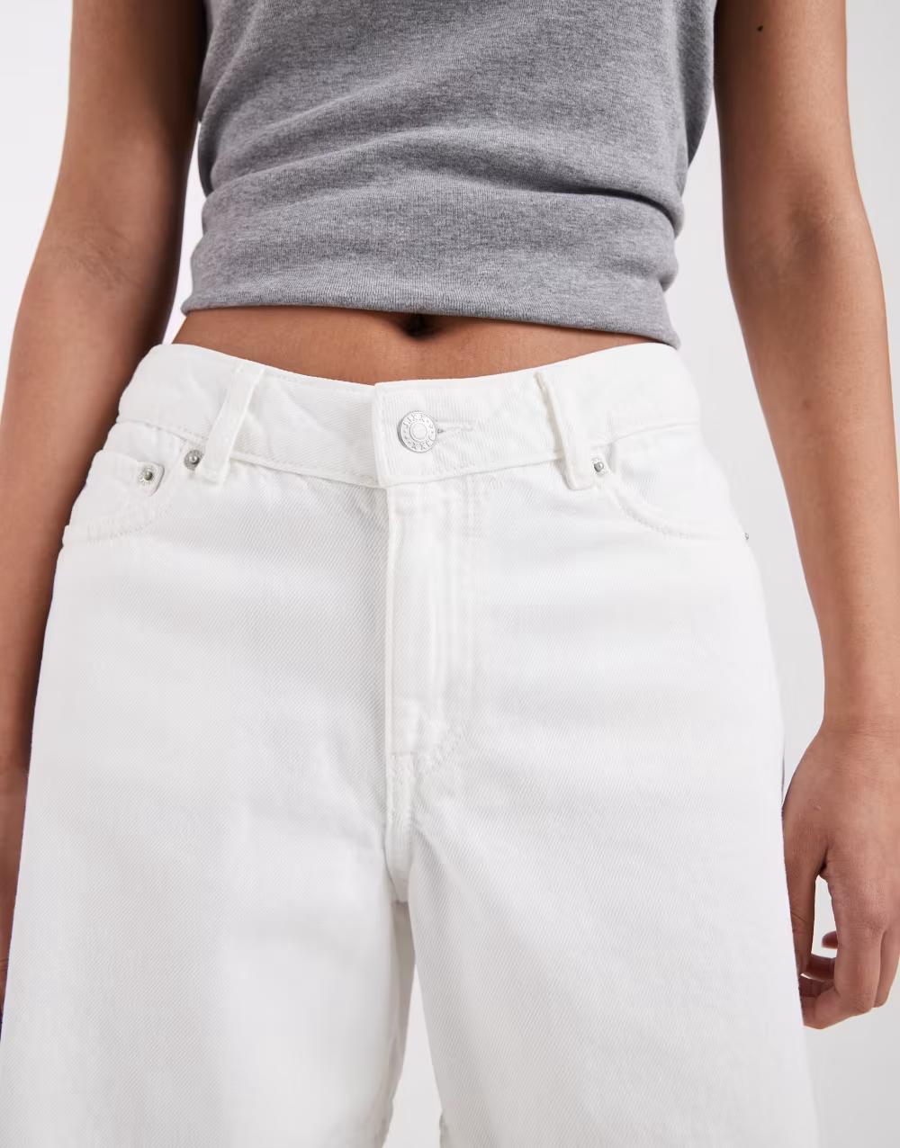 BIAŁE SPODENKI JEANS