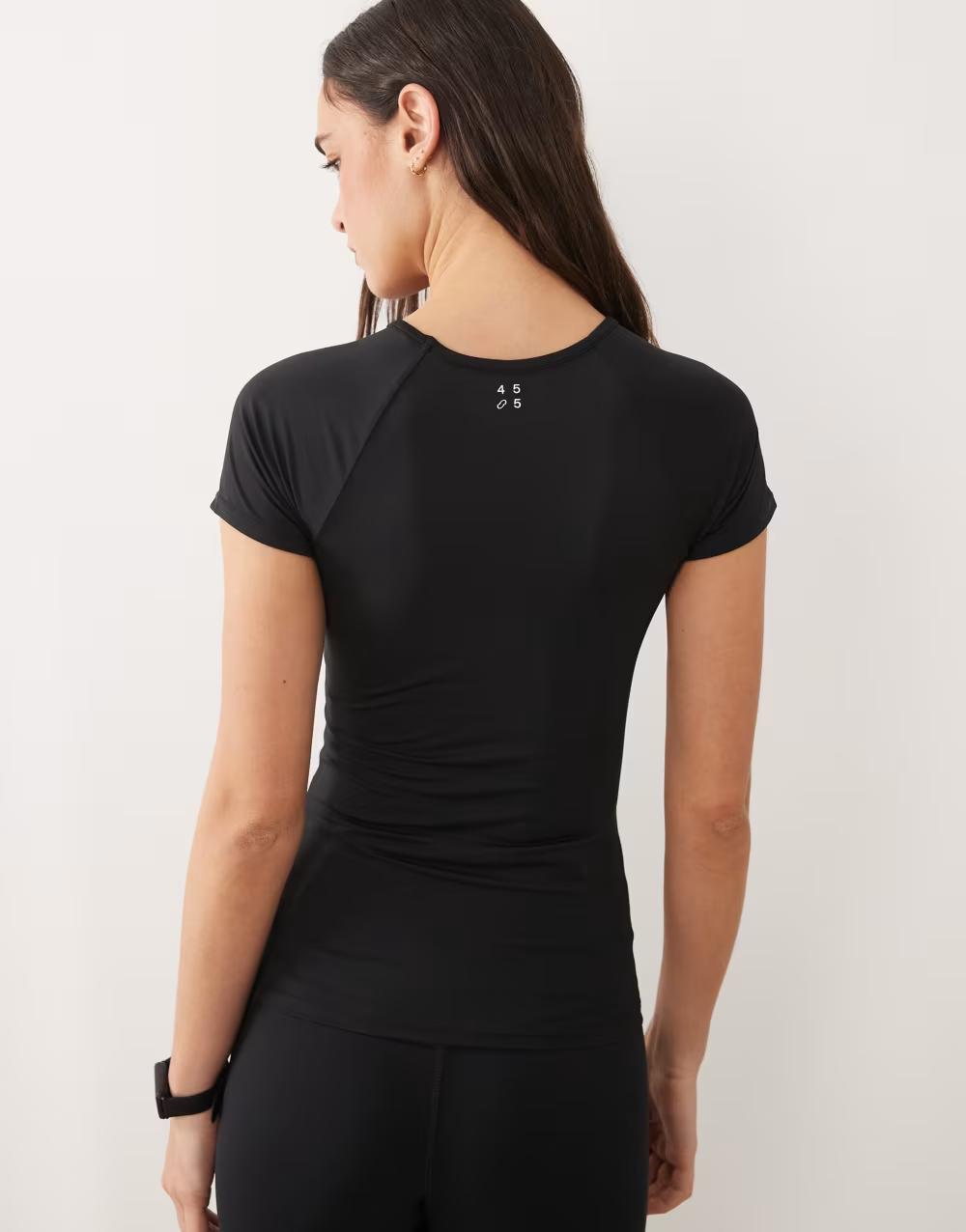 CZARNY SPORTOWY TOP OKRĄGŁY DEKOLT BASIC