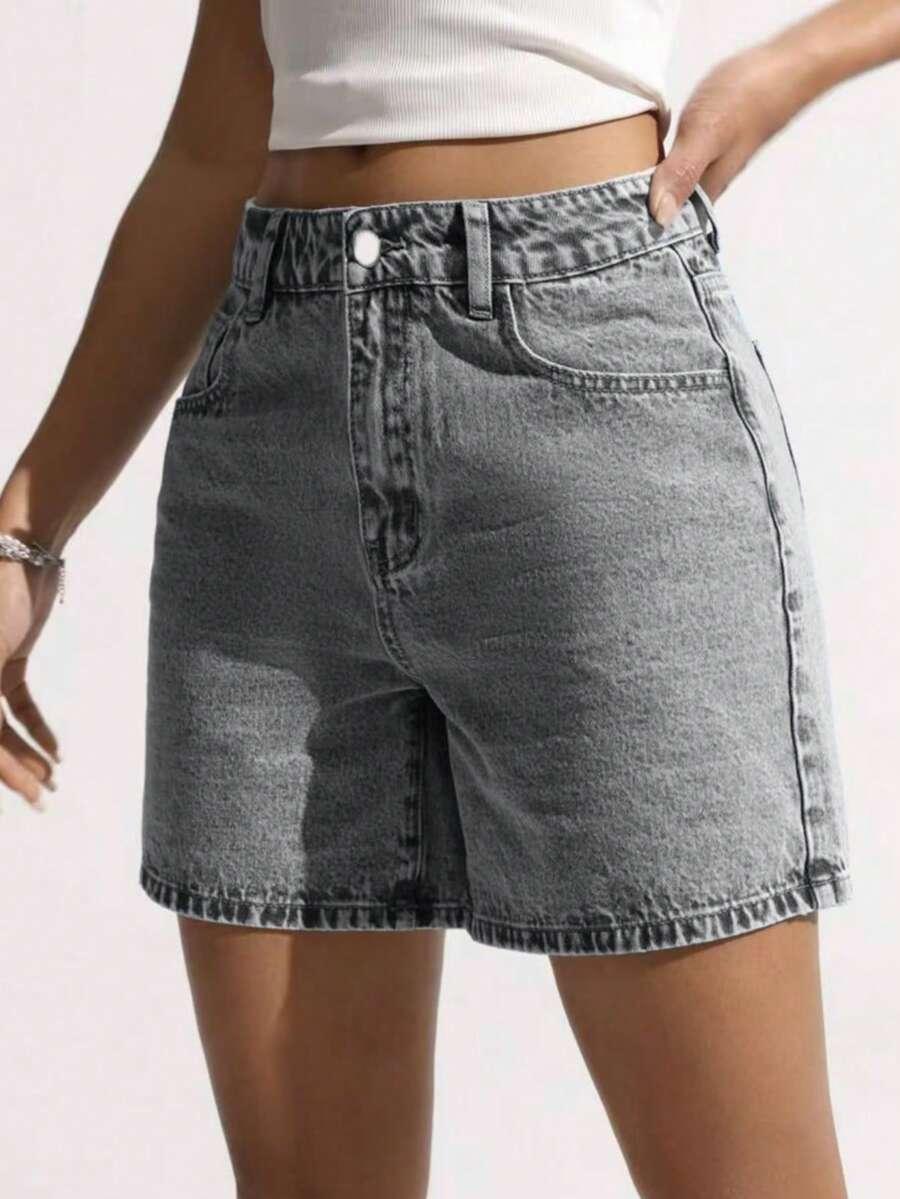szare spodenki jeans