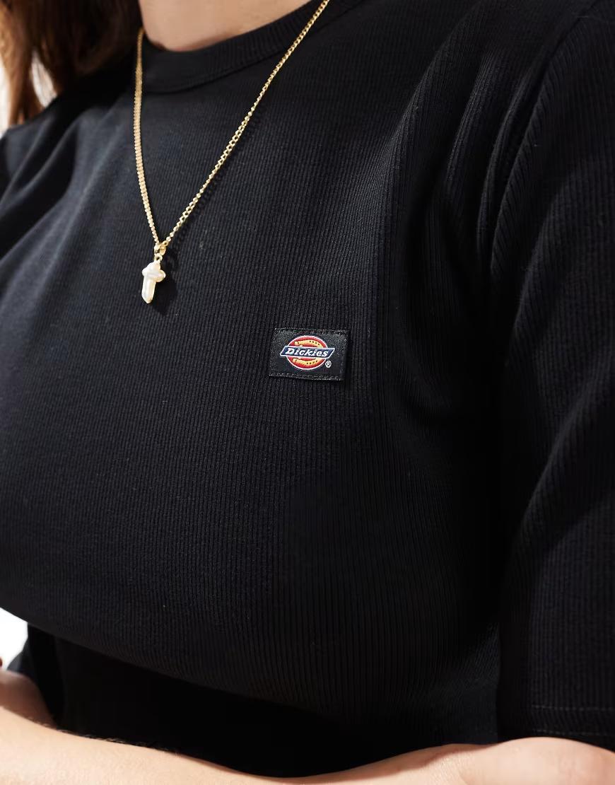 prążkowany czarny t-shirt logo 