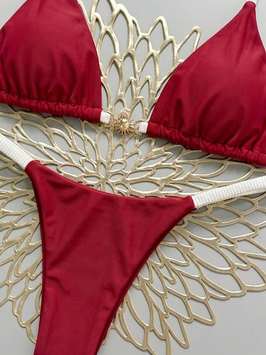 czerwona góra od bikini