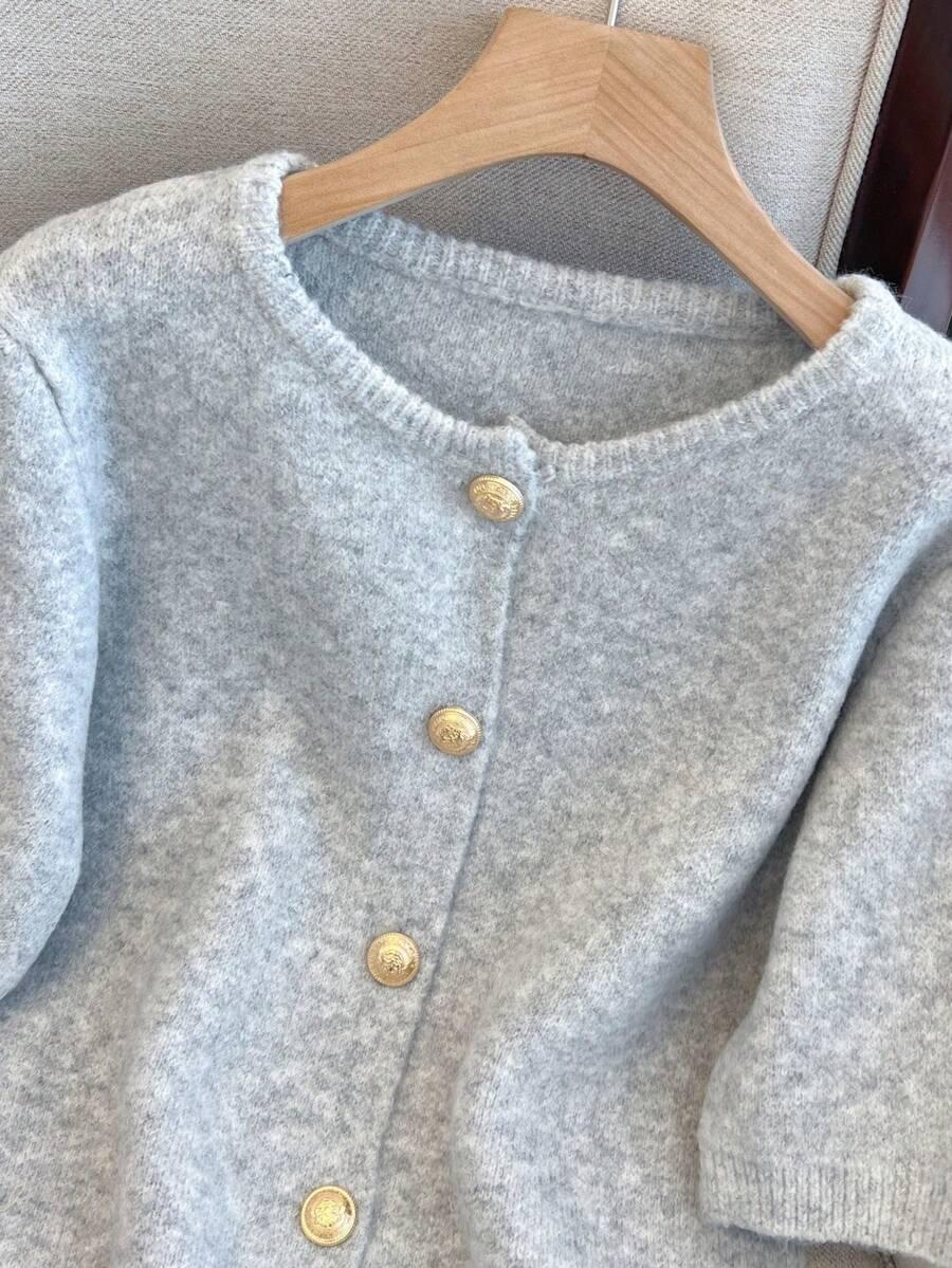 SWETER Z KRÓTKIM RĘKAWEM GUZIKI