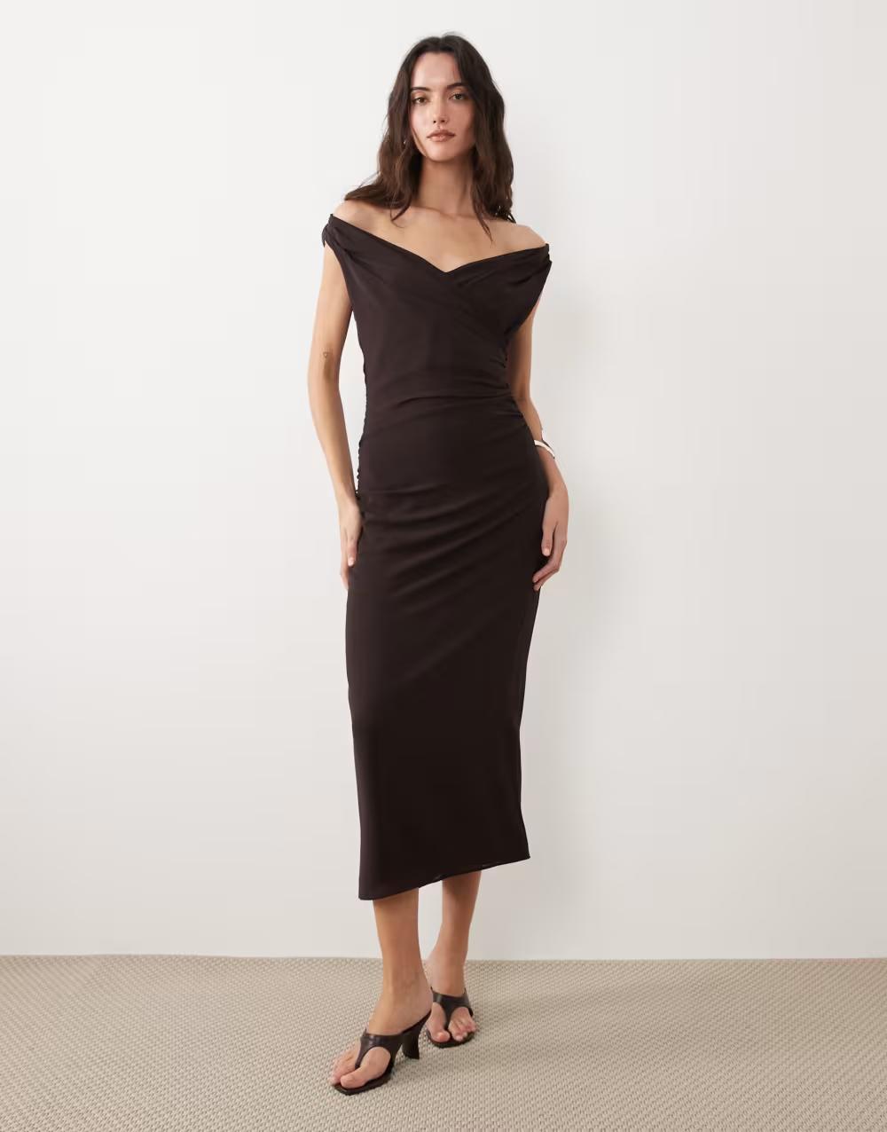 brązowa midi sukienka v-neck