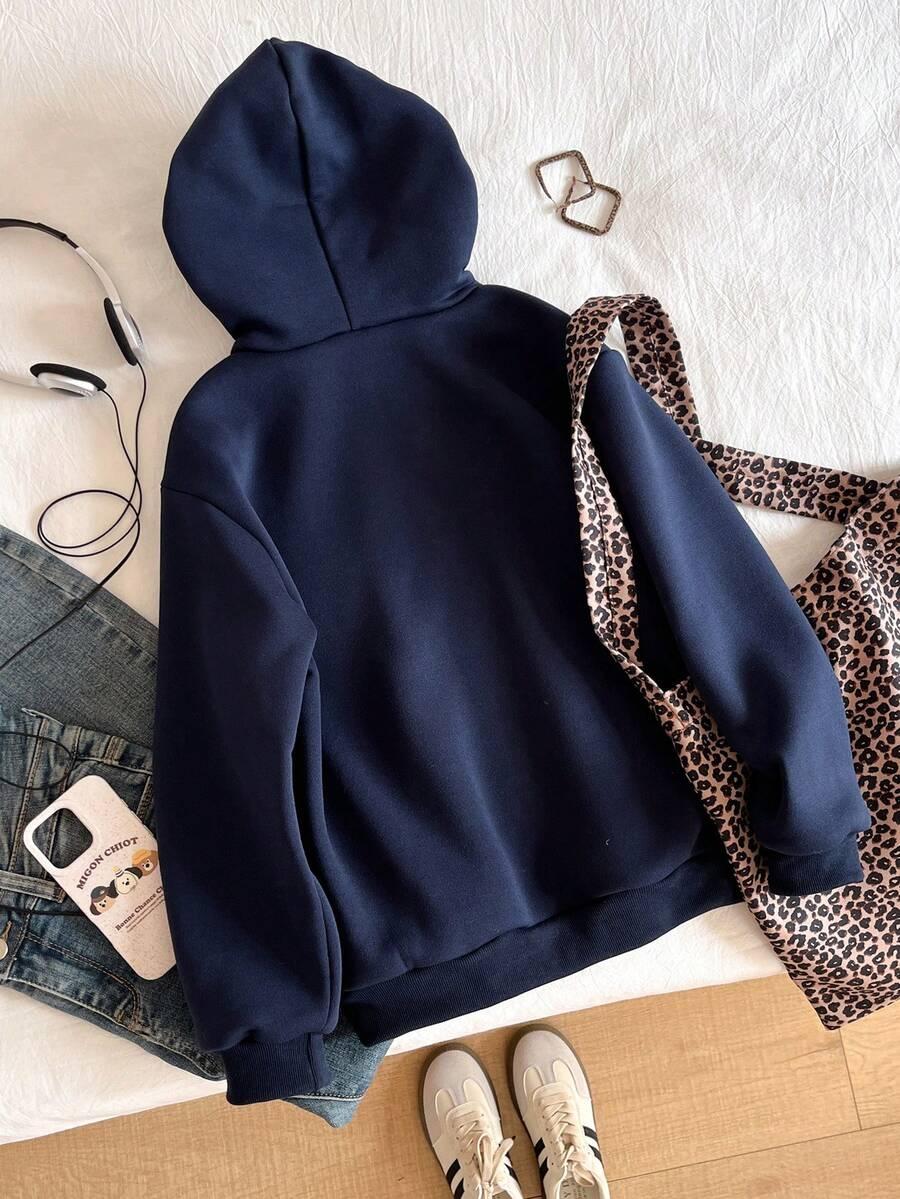 granatowa bluza kaptur
