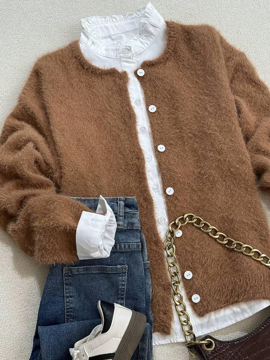 brązowy sweter guziki