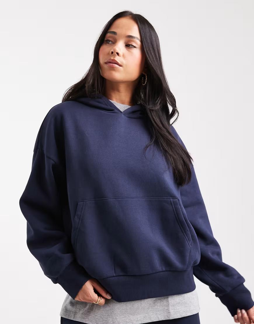 granatowa bluza oversize kaptur