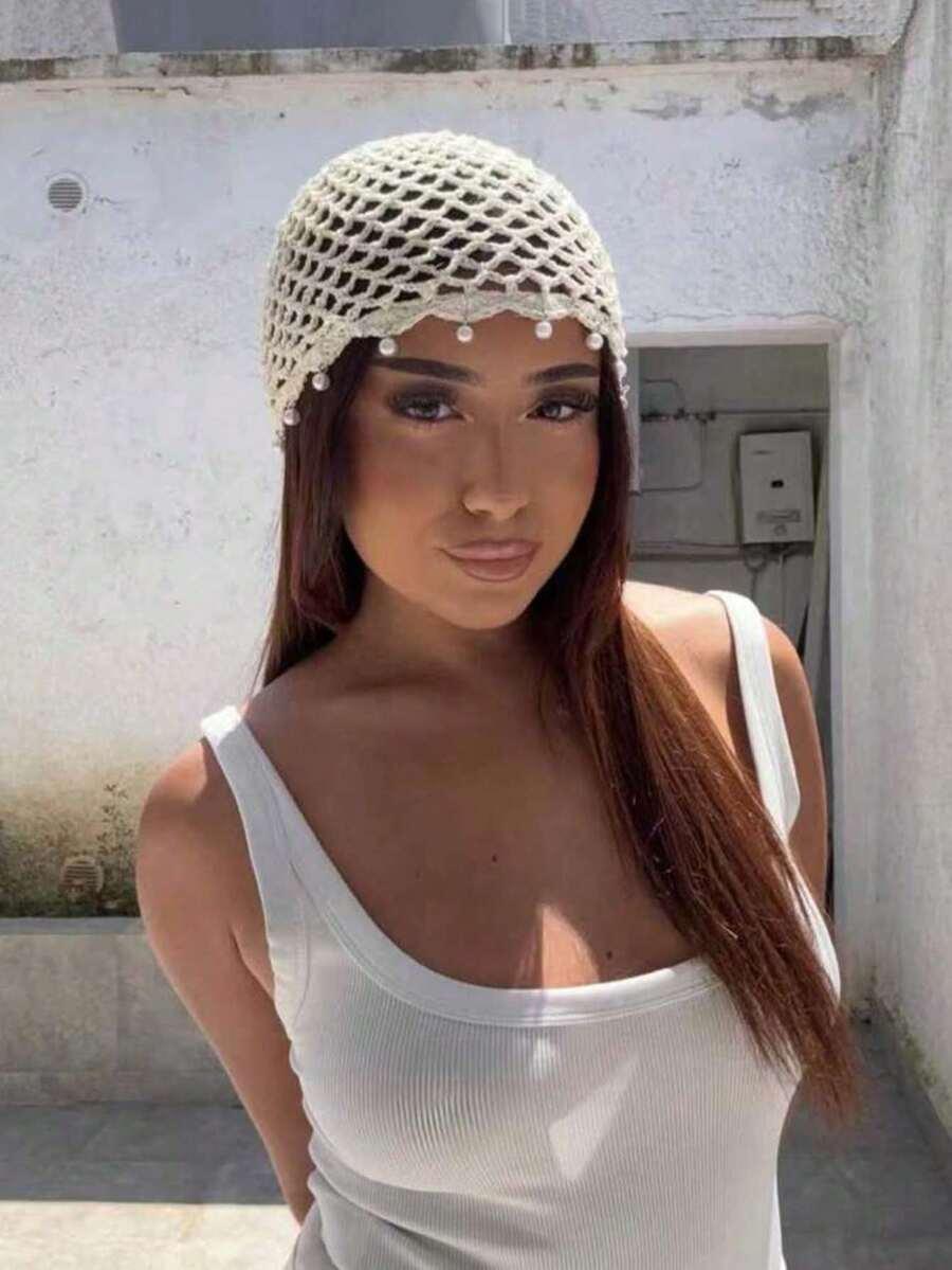 kremowa czapka cekiny