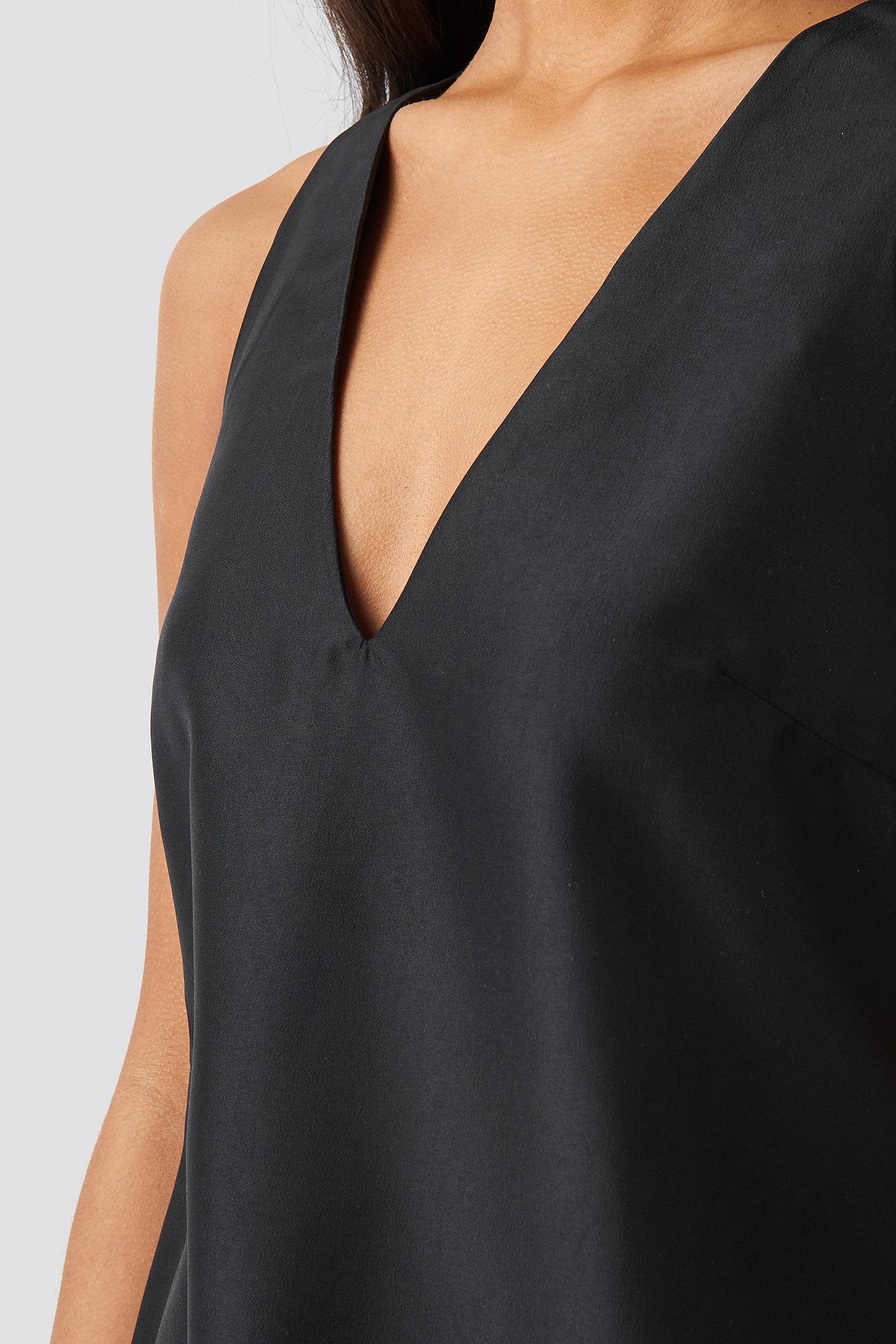 czarna mini sukienka v-neck