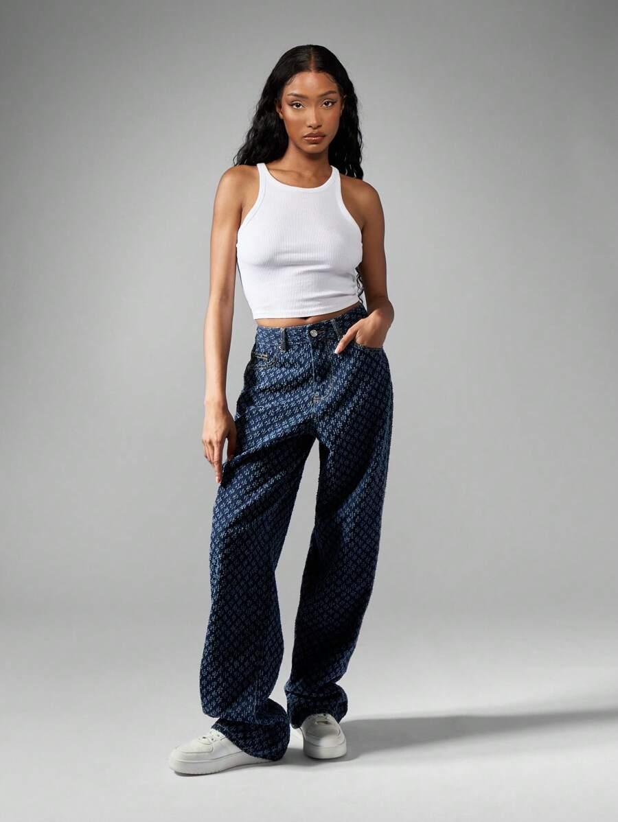 granatowe spodnie jeans